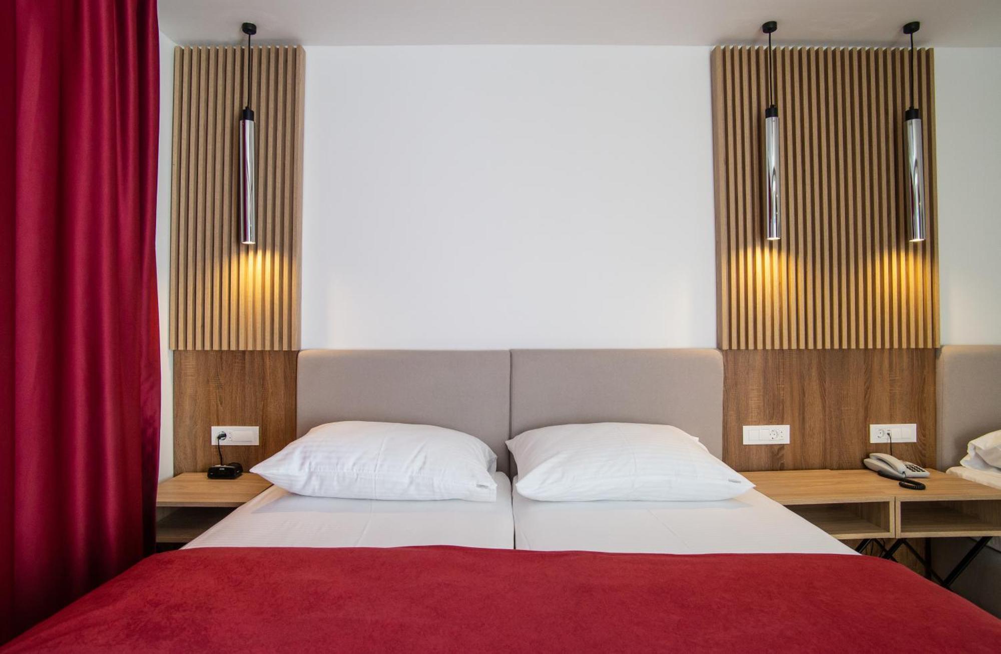 Hotel Slovenska Plaza Lux Budva Exterior photo