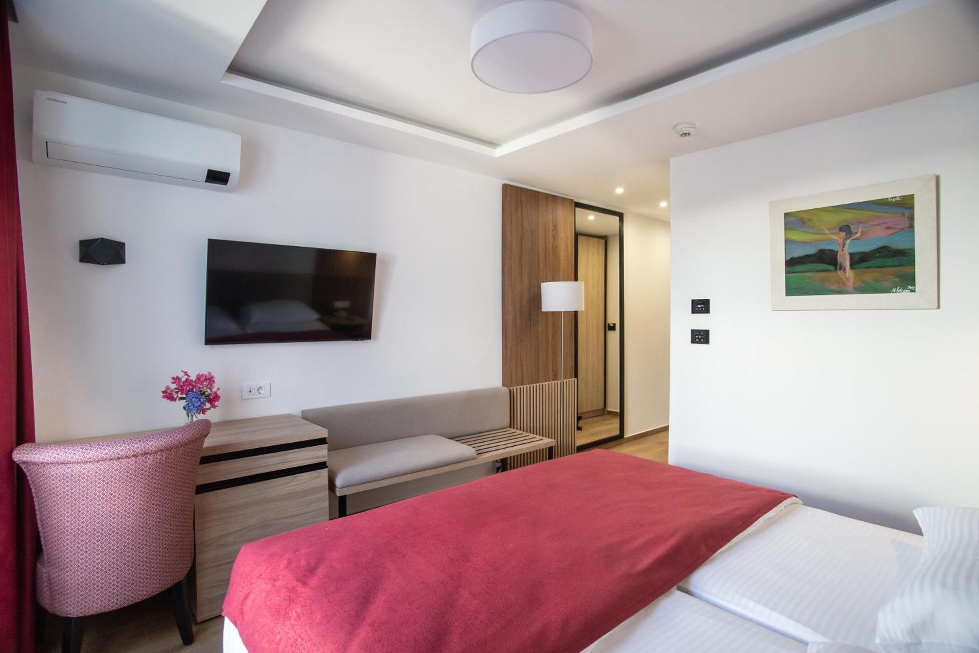 Hotel Slovenska Plaza Lux Budva Exterior photo