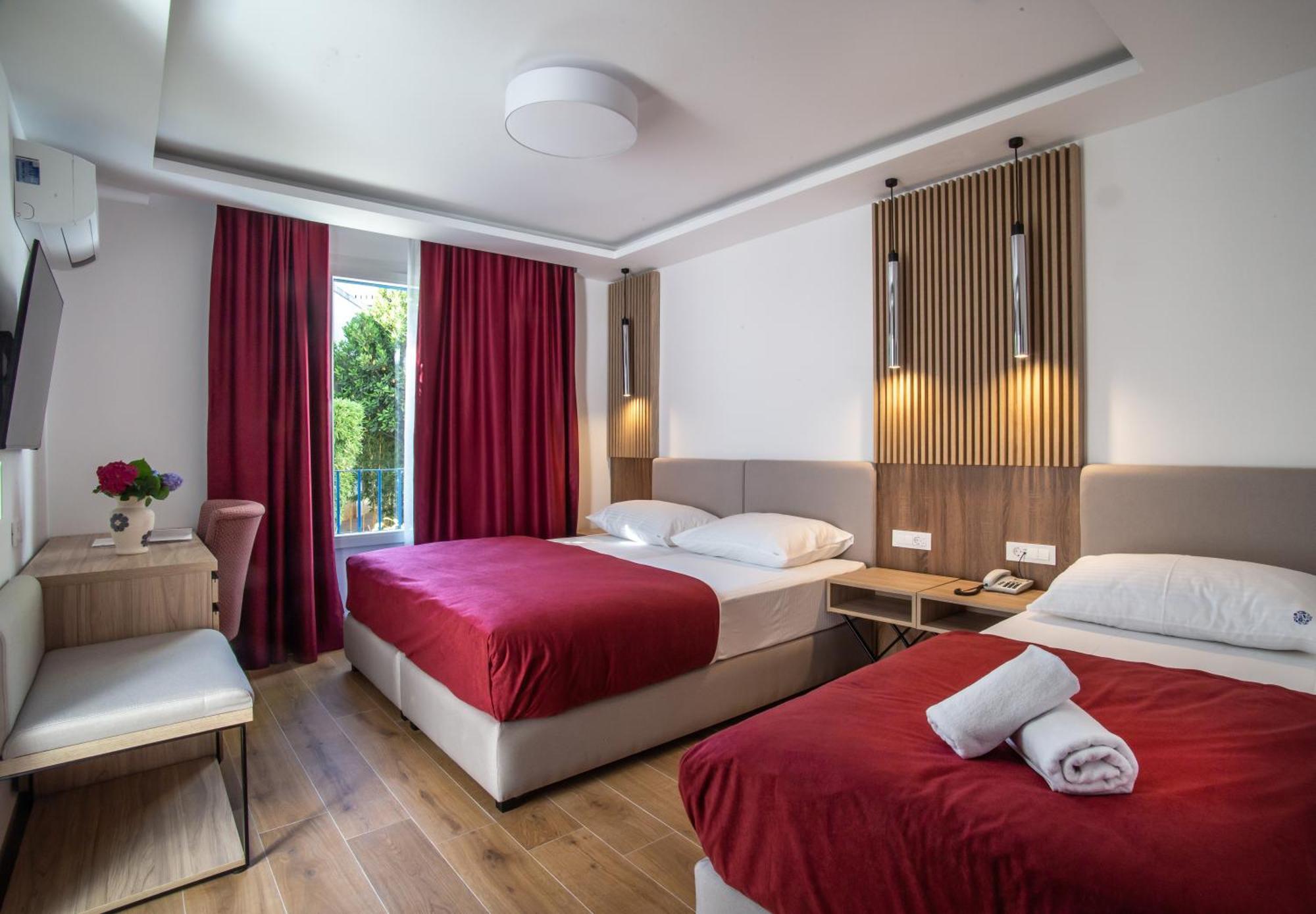 Hotel Slovenska Plaza Lux Budva Exterior photo